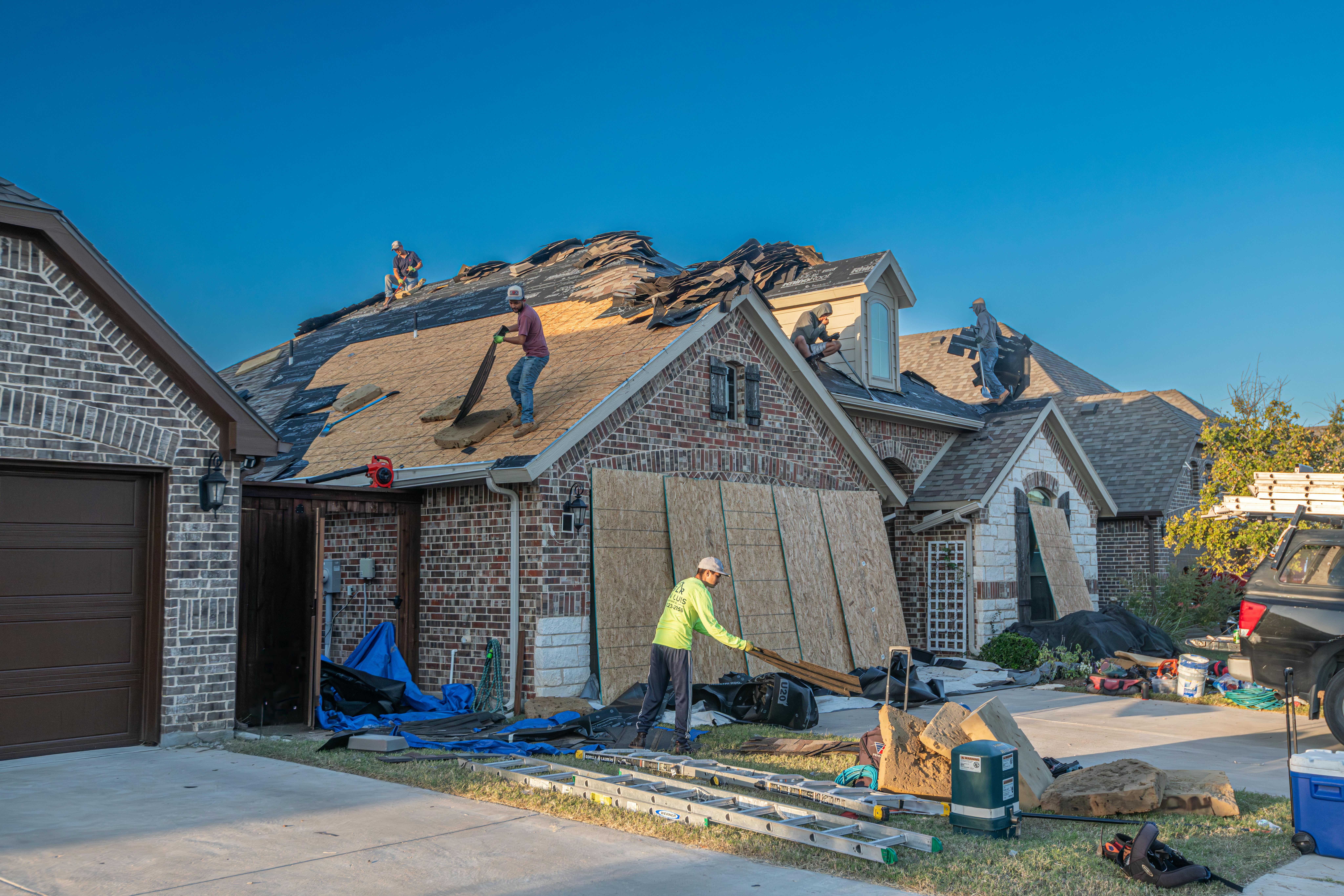 Roofing contractor website traffic and lead generation growth analytics dashboard